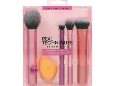 Everyday Essentials Brush Kit x 4 + Sponge Hot on Sale